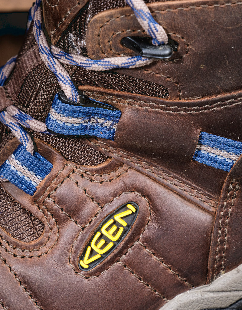 closeup of keen detroit xt eyelets and laces