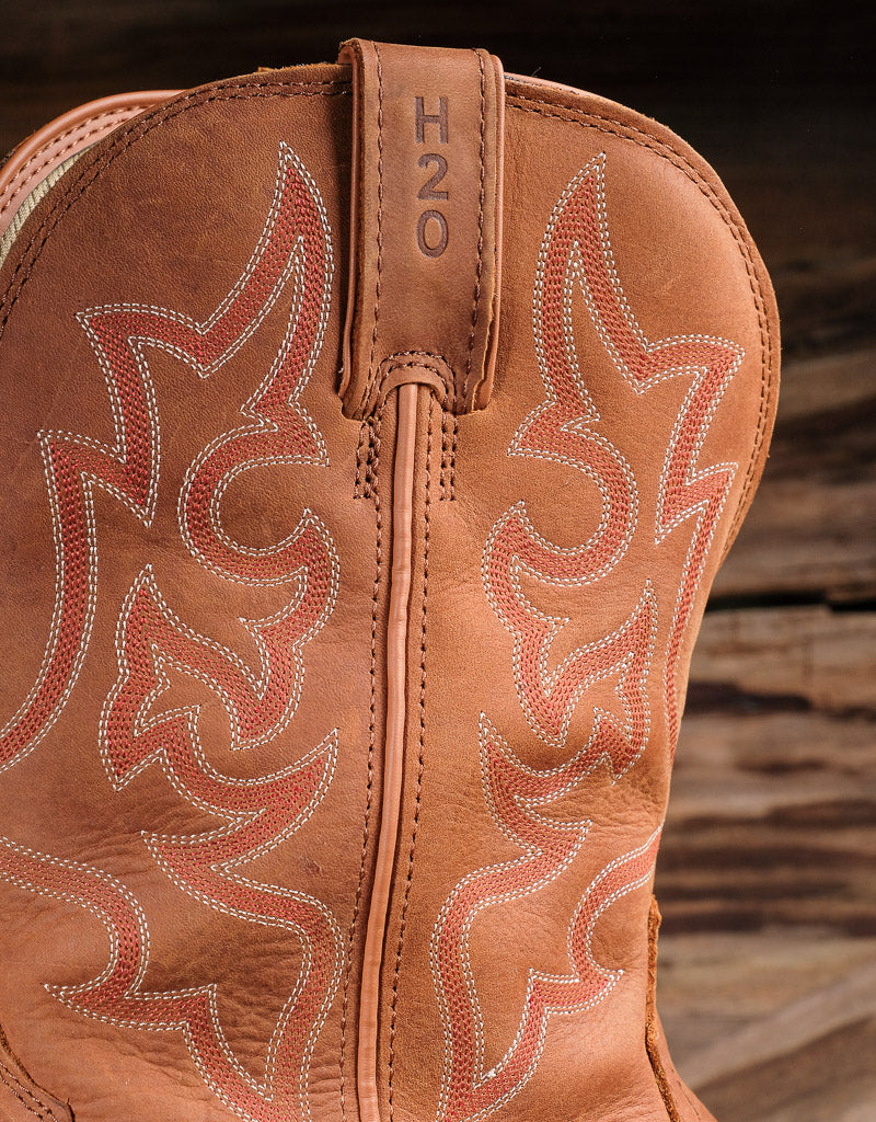 Close-up on H2O symbol on Justin boot pull
