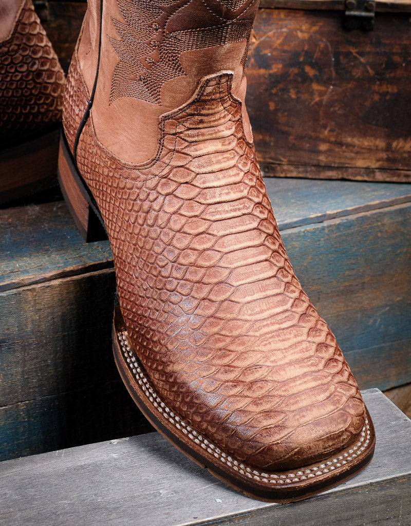 Close up on the square toe of western boot and the snake print 