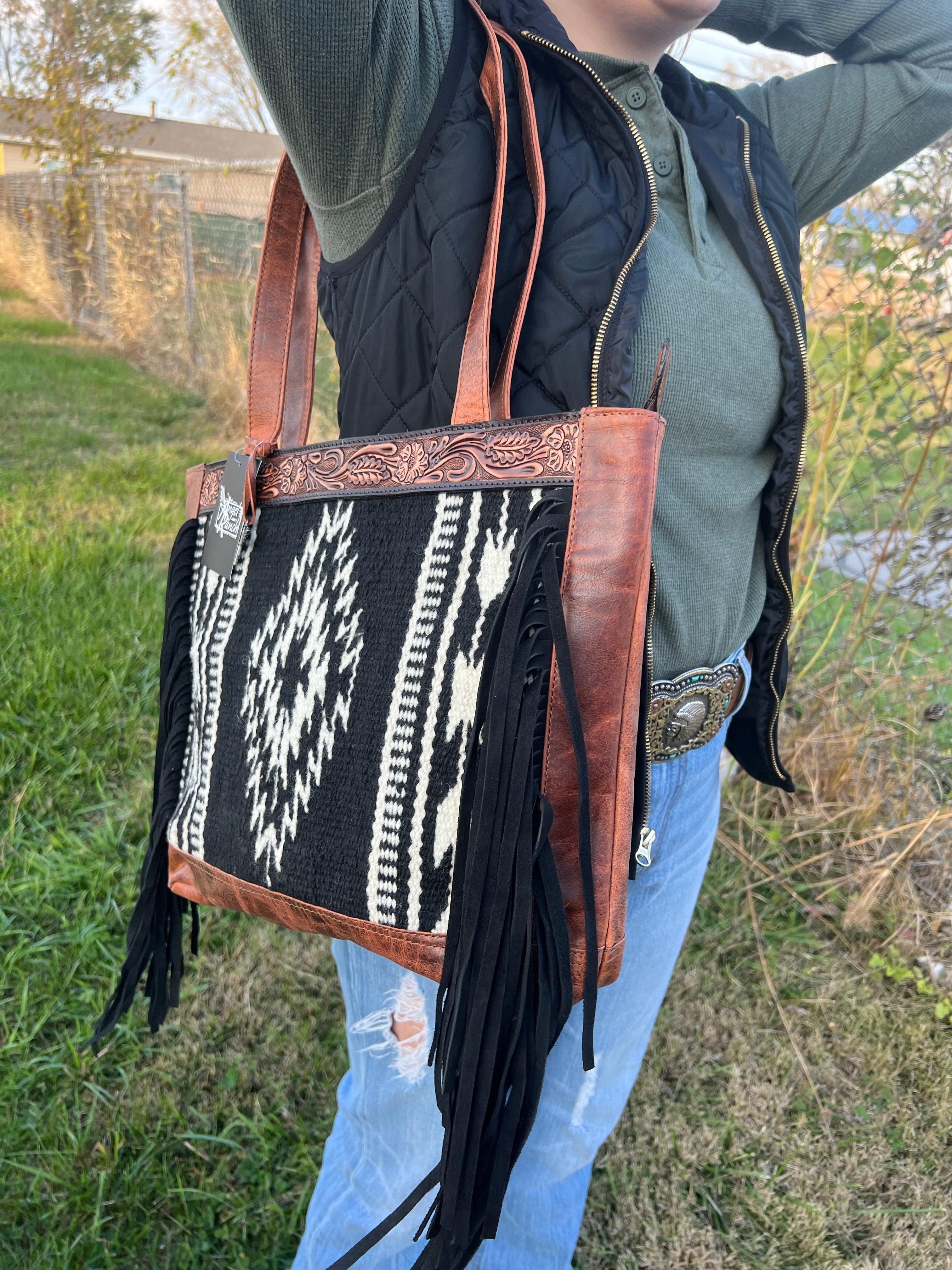 Angel Ranch Dixie Conceal Carry Aztec Fringe Tote D330004897