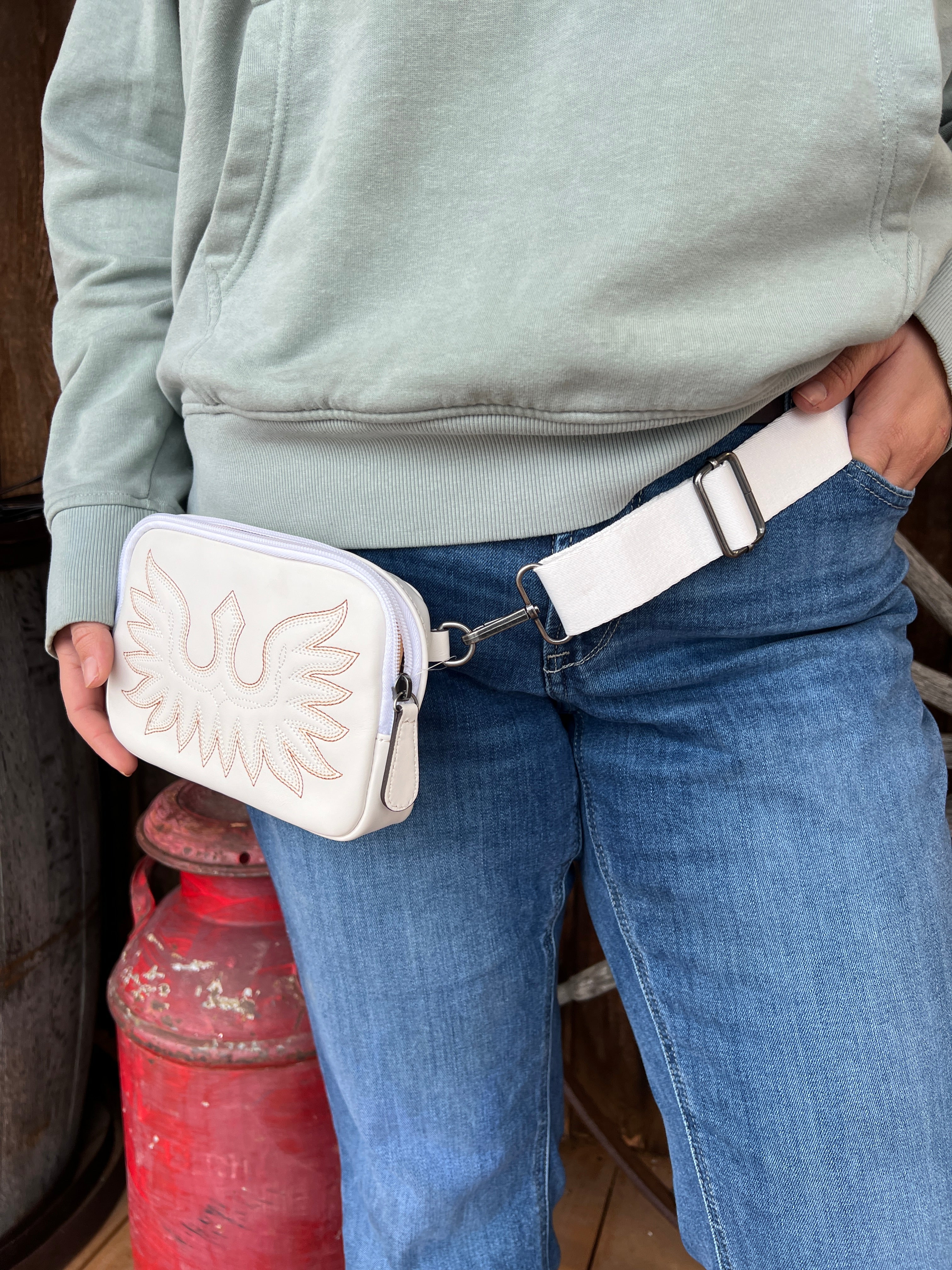 Ariat Ladies Casanova Collection White Belt Bag A770016705