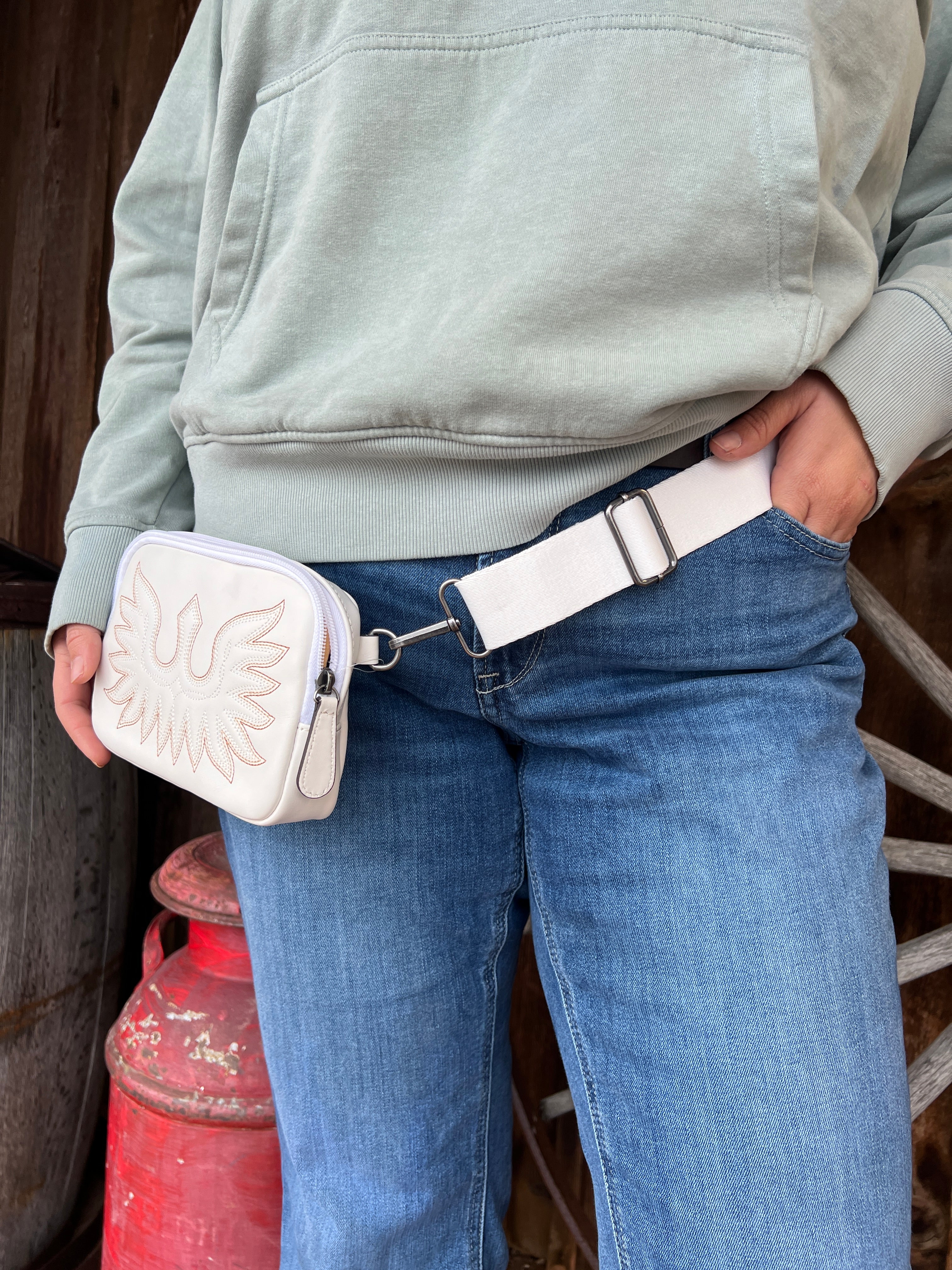 Ariat Ladies Casanova Collection White Belt Bag A770016705