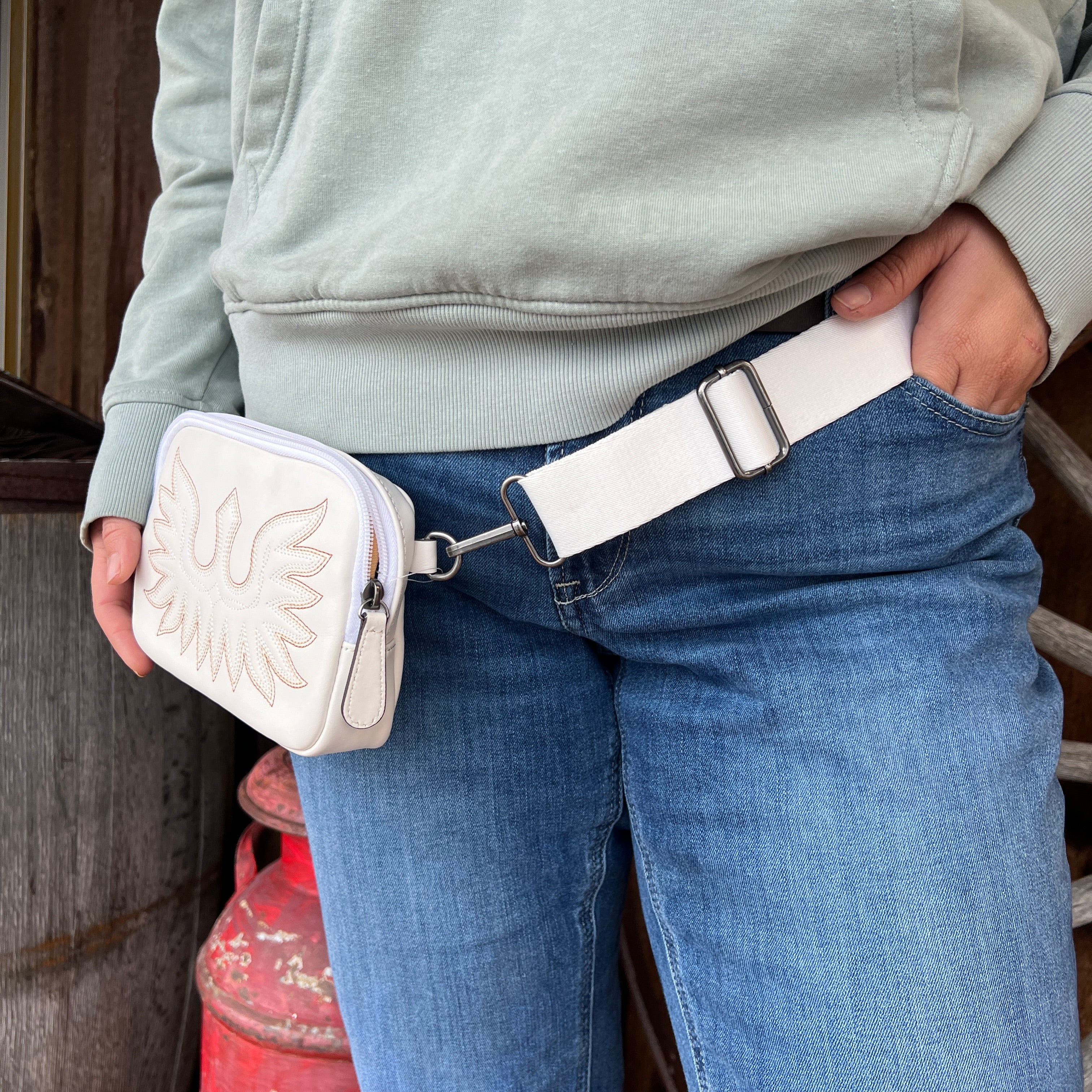 Ariat Ladies Casanova Collection White Belt Bag A770016705